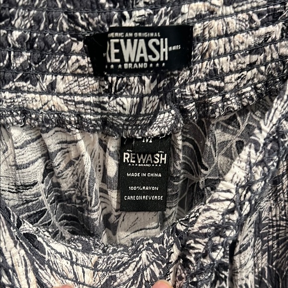 Rewash Black and White Leaf Print Pants - Picture 3 of 3